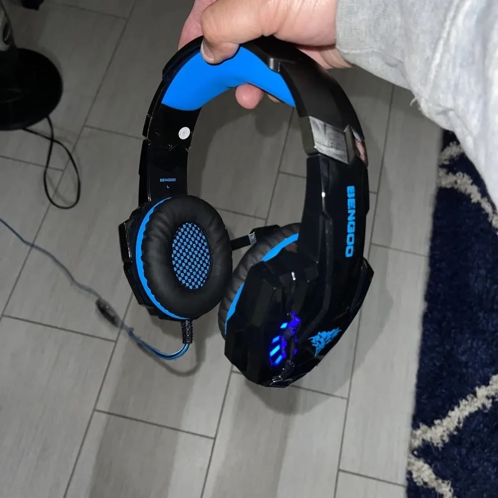 BENGOO Stereo Gaming Headset for Any console,Noise Cancelling Over Ear,led light